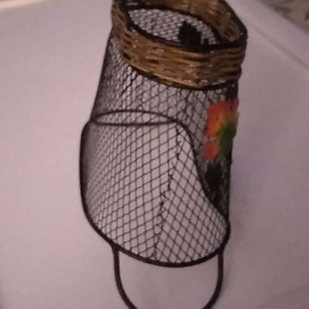 Metal Leaf Basket